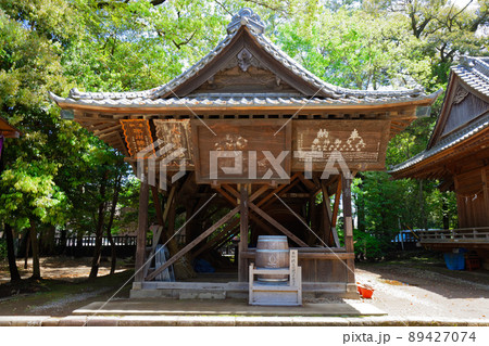 氷川神社　額殿　若葉に新緑 89427074