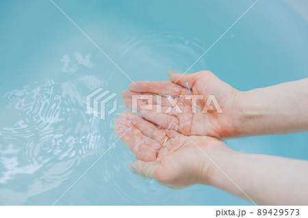 お風呂　湯船　お湯 89429573