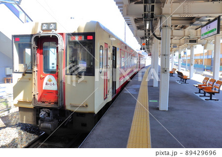 飯山駅に停車するおいこっと 89429696