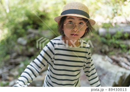 子供　幼児　ポートレート 89430013
