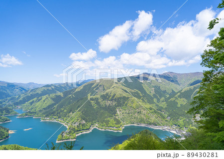 サス沢山の山頂から見た奥多摩湖 89430281
