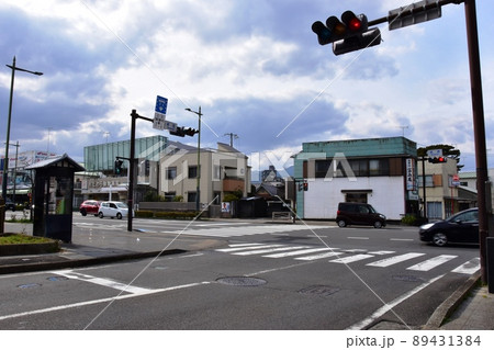 神奈川県小田原市 東海道(国道1号線)新宿交差点と周辺町並み 神奈川県小田原市 東海道(国道1号線)新宿交差点と周辺町並み 89431384