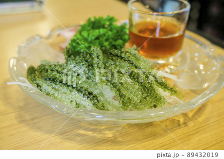 沖縄の名物料理の一つである海ぶどう 89432019