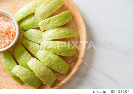 Guava Dip with Chili and Salt 89432104