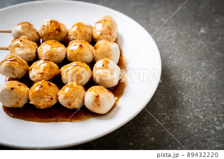 grilled pork meatballs with sweet chili sauce 89432220