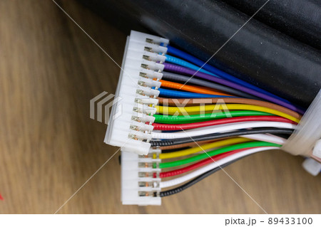 機械に接続するため加工された電線 89433100