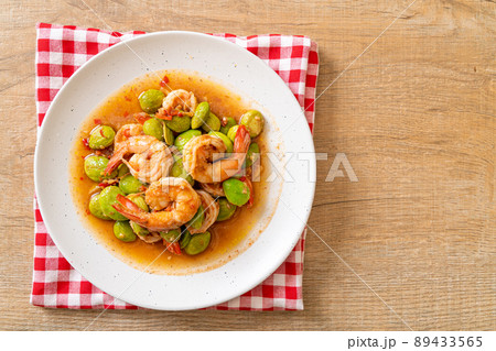 Stir-Fried Twisted Cluster Bean with Shrimp Stir-Fried Twisted Cluster Bean with Shrimp 89433565