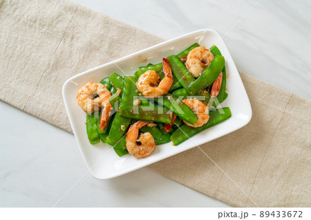 Stir-Fried Green Peas with Shrimp Stir-Fried Green Peas with Shrimp 89433672
