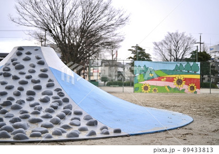公園の富士山滑り台 89433813