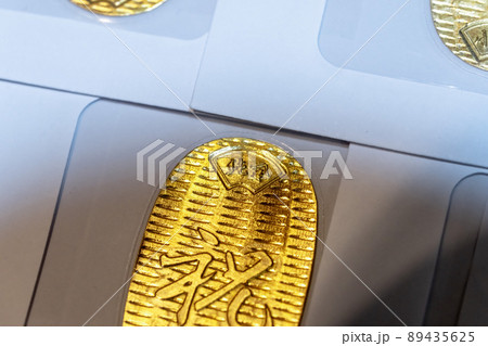 純金製の小判 89435625