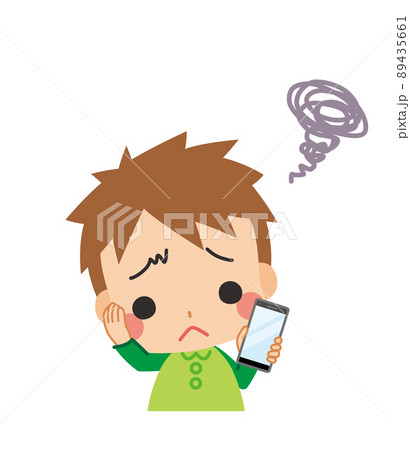 スマホを持って悩んでいる可愛い小さな男の子のイラスト　白背景　クリップアート　上半身　ベクター 89435661