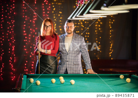 Billiard club. A nice pretty married couple standing by the table 89435871
