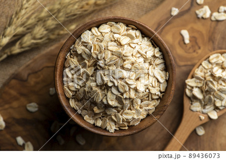 オーツ麦のオートミール 89436073