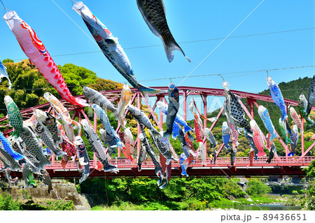 佐賀県 風薫る川上峡に泳ぐ五月鯉 佐賀県 風薫る川上峡に泳ぐ五月鯉 89436651