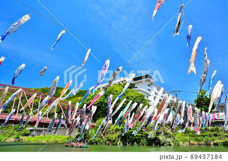 佐賀県 風薫る川上峡に泳ぐ五月鯉 佐賀県 風薫る川上峡に泳ぐ五月鯉 89437184