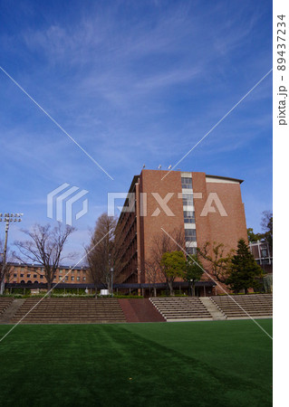 キャンパス　学生生活　大学　芝生広場　校舎　学びの場 89437234