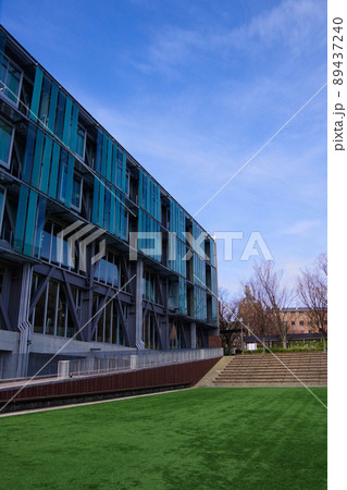 キャンパス　学生生活　大学　芝生広場　校舎　学びの場 89437240