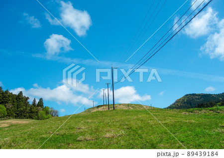 六呂師高原の電柱【爽やかな高原の風景】 89439184