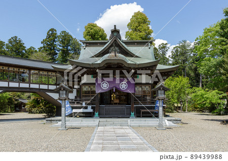 青空を背にする常陸二ノ宮 静神社の拝殿【茨城県】 青空を背にする常陸二ノ宮 静神社の拝殿【茨城県】 89439988