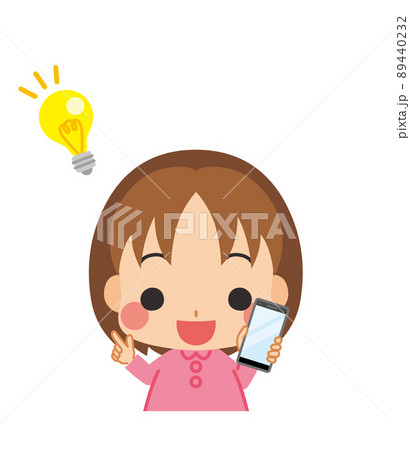 アイデアを閃いたスマホを持った可愛い小さな女の子のイラスト 白背景 クリップアート 上半身のイラスト素材