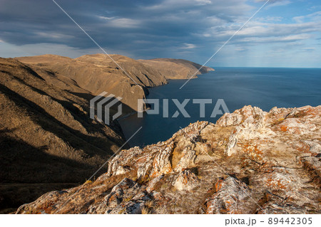 Beautiful view from high cliffs to Lake Baikal. The sun shines. Clouds in the sky. 89442305