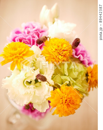 フラワーアレンジメント【暖色系】 89442387