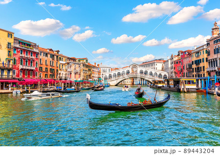 Grand Canal of Venice, view of the Rialto bridge in the Lagoon, Italy 89443204