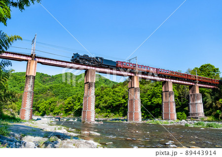 埼玉県長瀞町　秩父鉄道　～荒川橋梁を渡るSL パレオエクスプレス～ 89443914