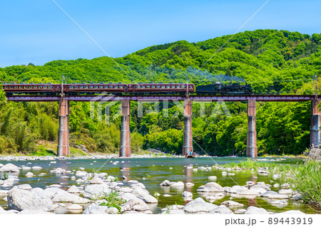 埼玉県長瀞町 秩父鉄道 ～荒川橋梁を渡るSL パレオエクスプレス～の写真素材 [89443919] - PIXTA