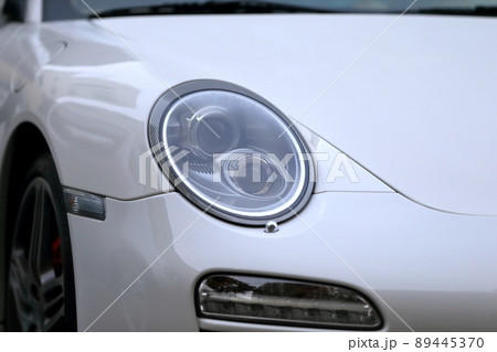 車のヘッドライト　イメージ 89445370