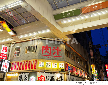 大阪梅田 夜の曽根崎 お初天神通り 89445836