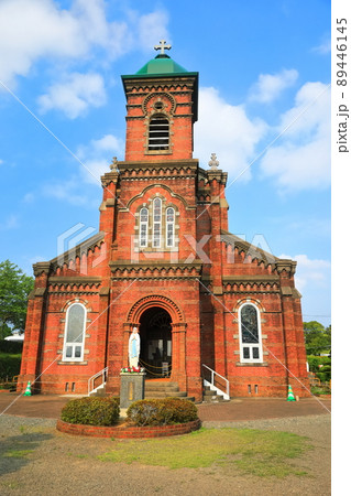 【長崎県】晴天下の田平天主堂 89446145