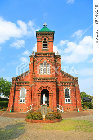 【長崎県】晴天下の田平天主堂 89446148