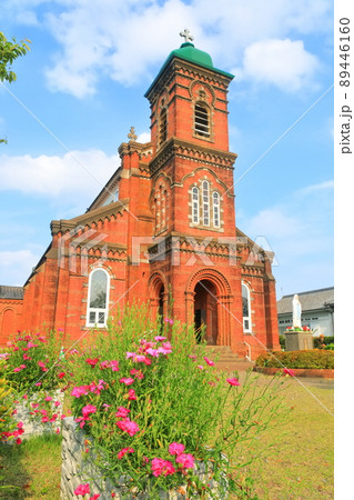 【長崎県】晴天下の田平天主堂 89446160