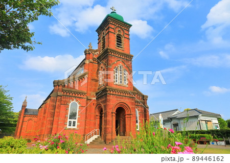【長崎県】晴天下の田平天主堂 89446162