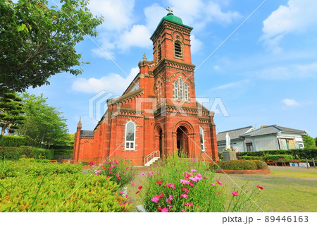 【長崎県】晴天下の田平天主堂 89446163