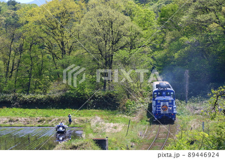 木次線・初夏の「奥出雲おろち号」と田植え5 木次線・初夏の「奥出雲おろち号」と田植え5 89446924