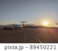 夕焼け時の空港とセスナ 89450221