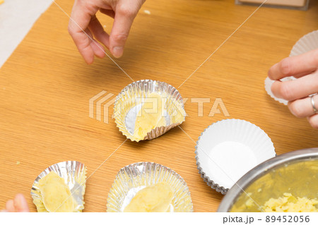 スイートポテト作り 89452056