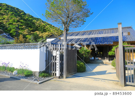 【山口県】快晴下の吉香公園（旧 目加田家住宅） 89453600