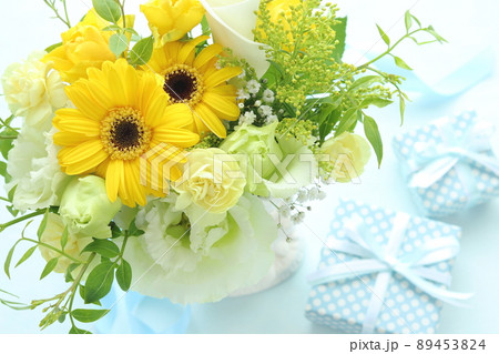 ガーベラのギフトアレンジメント 89453824