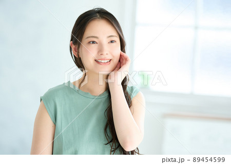 20代女性スキンケアイメージ 20代女性スキンケアイメージ 89454599