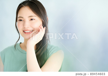 20代女性スキンケアイメージ 20代女性スキンケアイメージ 89454603