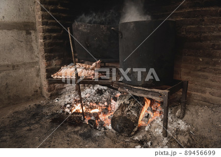 Rustic stove, traditional Argentine cuisine, Patagonia 89456699