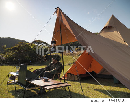 ソロキャンプでくつろぐ朝 ソロキャンプでくつろぐ朝 89458184