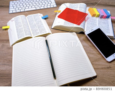 試験勉強　受験生　宿題 89460851