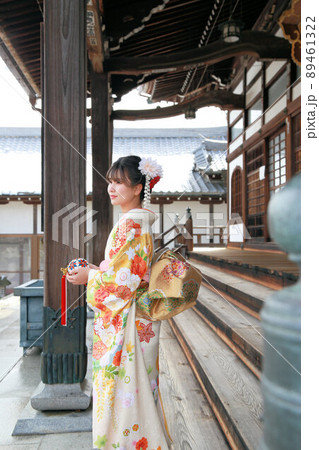 淡い色の振袖姿の新成人女性、成人式の成人振袖撮影、和装のロケーション撮影 淡い色の振袖姿の新成人女性、成人式の成人振袖撮影、和装のロケーション撮影 89461322