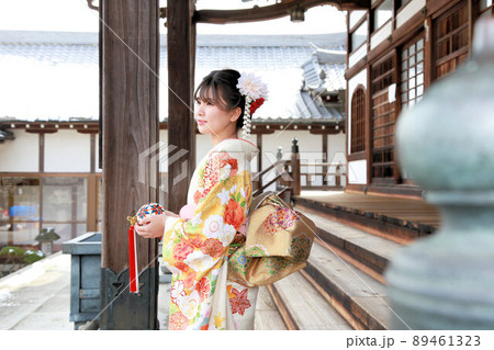 淡い色の振袖姿の新成人女性、成人式の成人振袖撮影、和装のロケーション撮影 淡い色の振袖姿の新成人女性、成人式の成人振袖撮影、和装のロケーション撮影 89461323