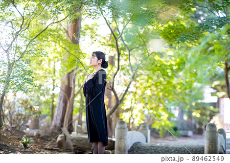 お葬式・葬儀に来た女性 お葬式・葬儀に来た女性 89462549