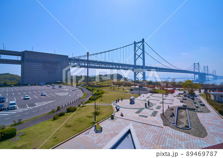 香川県坂出市与島町の与島PAから瀬戸大橋を見る 香川県坂出市与島町の与島PAから瀬戸大橋を見る 89469787